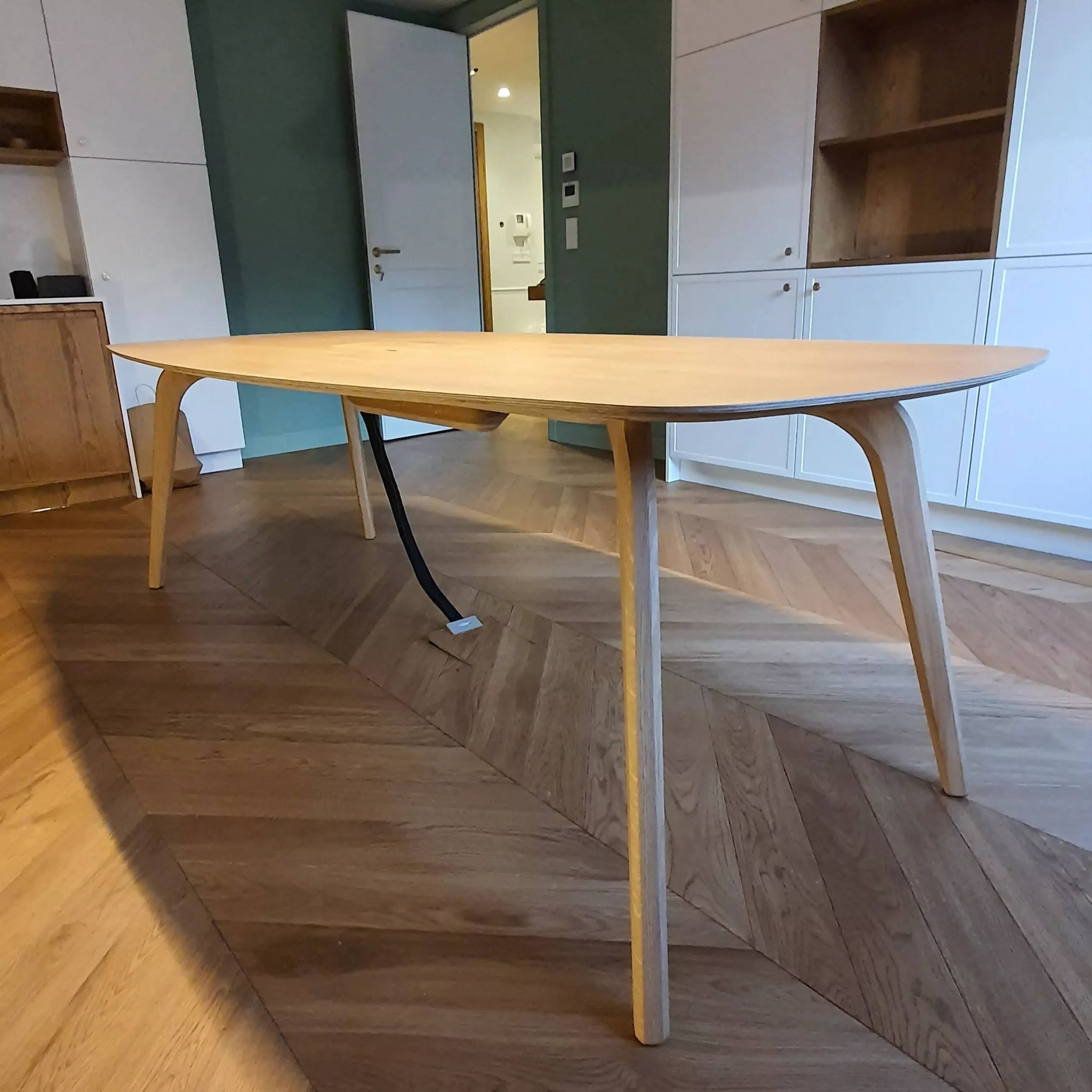 Oval 240 Table with electrification in a lacquered matt oak finish
